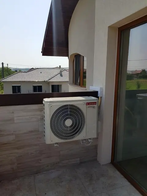 Unitate pe terasă din lemn