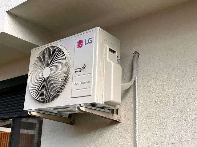 Unitate LG pe fațadă
