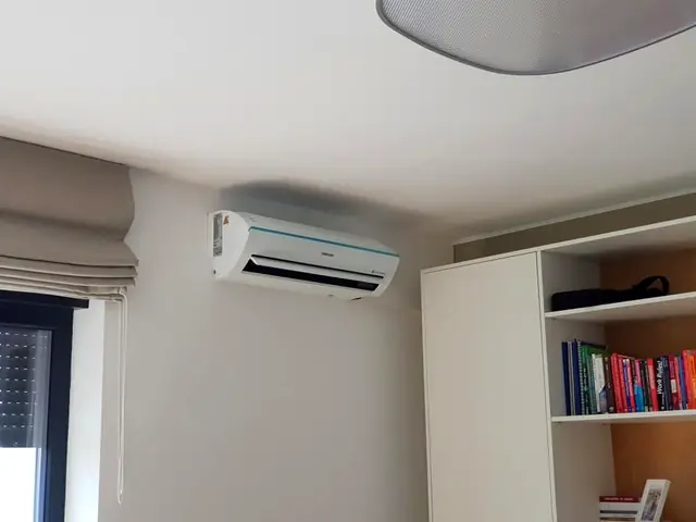 Dormitor cu bibliotecă